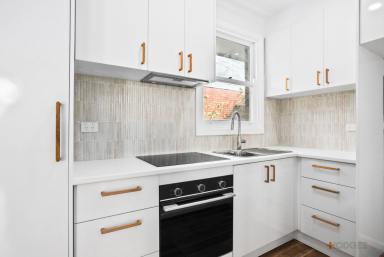 Unit For Lease - VIC - Parkdale - 3195 - Freshly Renovated Coastal Retreat – Walk to the Beach! (Image 2)