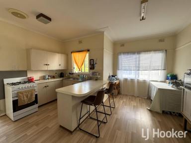 House For Sale - NSW - Inverell - 2360 - Solid Investment Opportunity in Prime Location  (Image 2)