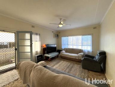 House For Sale - NSW - Inverell - 2360 - Solid Investment Opportunity in Prime Location  (Image 2)