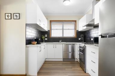 House For Sale - NSW - Lithgow - 2790 - Immaculate Renovation in a Prime Location  (Image 2)