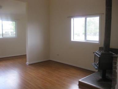 House For Lease - NSW - Glen Innes - 2370 - 3 Bedroom Home  (Image 2)