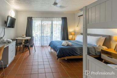 Apartment For Sale - QLD - Dolphin Heads - 4740 - Garden View Unit!  (Image 2)