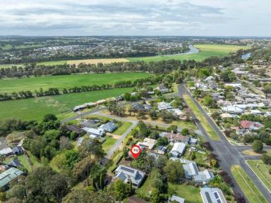 Residential Block Sold - VIC - Bairnsdale - 3875 - PEACEFUL LOCATION IN THE HEART OF BAIRNSDALE  (Image 2)