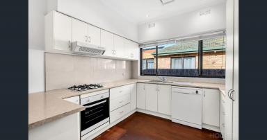 House Leased - VIC - Edithvale - 3196 - LARGE FAMILY HOME | PREMIUM NEIGHBOURHOOD | CLOSE TO BEACH FOR SUMMER (Image 2)