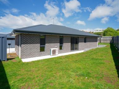 Townhouse For Sale - TAS - Deloraine - 7304 - Sunny 2 Bedroom!  (Image 2)