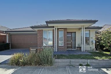 House Leased - VIC - Cranbourne West - 3977 - Well-Maintained Family Home in Prime Location (Image 2)