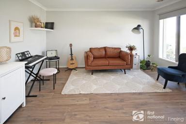 House For Lease - VIC - Cranbourne West - 3977 - Well-Maintained Family Home in Prime Location  (Image 2)