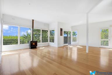 House For Sale - VIC - Bairnsdale - 3875 - Landmark Property on City Fringe  (Image 2)