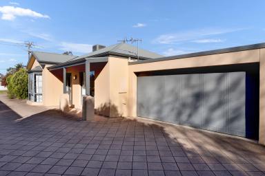 Townhouse For Sale - VIC - Mildura - 3500 - Spectacular Location.  (Image 2)