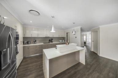 House For Sale - NSW - Tumut - 2720 - It's got the lot!  (Image 2)