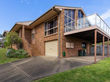 House For Sale - NSW - Merimbula - 2548 - STUNNING VIEW, GREAT LOCATION!  (Image 2)