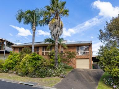 House For Sale - NSW - Merimbula - 2548 - STUNNING VIEW, GREAT LOCATION!  (Image 2)