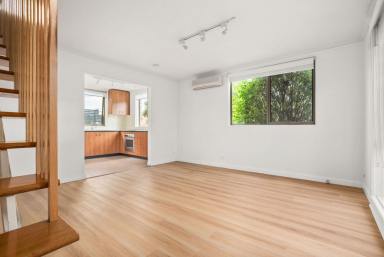 Unit Leased - VIC - Parkdale - 3195 - LIGHT & BRIGHT | TWO BEDROOM | BEACHSIDE LOCATION  (Image 2)