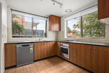 Unit Leased - VIC - Parkdale - 3195 - LIGHT & BRIGHT | TWO BEDROOM | BEACHSIDE LOCATION  (Image 2)