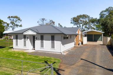 House For Sale - QLD - Cambooya - 4358 - Renovated 5-Bedroom Family Home with Shed  (Image 2)