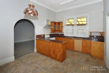 House For Sale - VIC - Horsham - 3400 - Fantastic Location, Plenty of Space, Character, and Huge Potential.  (Image 2)