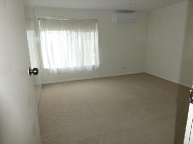 House For Lease - VIC - Bairnsdale - 3875 - SPACIOUS 4-BEDROOM HOME + SUNROOM – WALK TO CBD!  (Image 2)