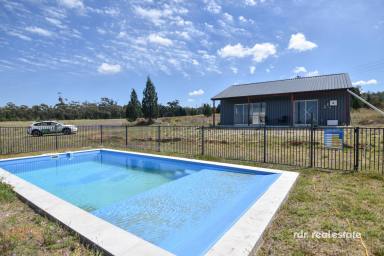 Lifestyle For Sale - NSW - Warialda - 2402 - CHARM, VIEWS & SPACE TO BREATHE  (Image 2)