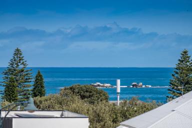 House For Sale - WA - Iluka - 6028 - A FAMILY ENTERTAINER WITH FOREVER VIEWS !!  (Image 2)