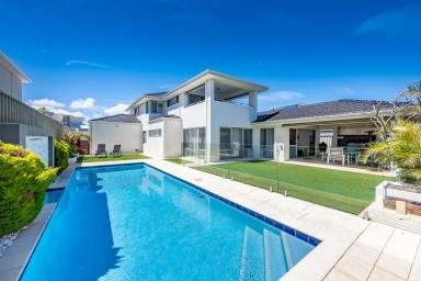 House For Sale - WA - Iluka - 6028 - A FAMILY ENTERTAINER WITH FOREVER VIEWS !!  (Image 2)