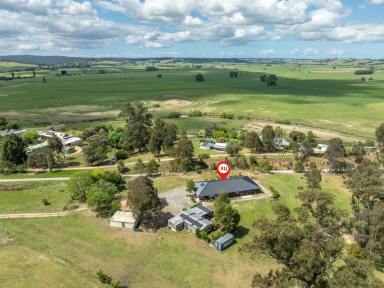 House For Sale - VIC - Wiseleigh - 3885 - MODERN COUNTRY LIVING AT ITS FINEST  (Image 2)