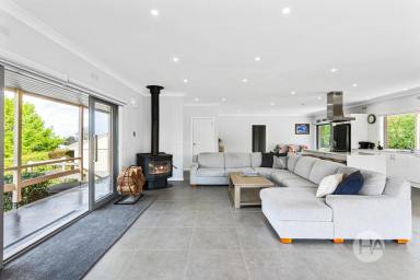 House For Sale - VIC - Tyabb - 3913 - Immaculate Living with Panoramic Views  (Image 2)