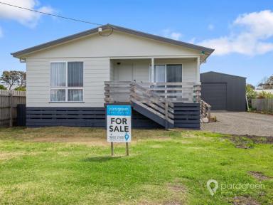 House For Sale - VIC - Port Welshpool - 3965 - NEW BUILD HOLIDAY HOME (Image 2)