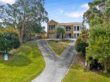 House For Sale - VIC - Port Welshpool - 3965 - LARGE FAMILY HOME WITH WATER VIEWS  (Image 2)