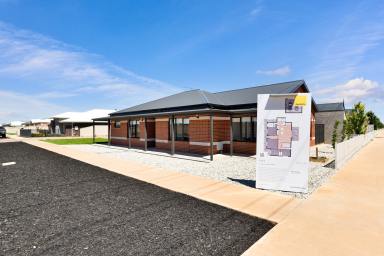 House For Sale - VIC - Mildura - 3500 - Charming Family Home with Spacious Living and Modern Comforts (Image 2)