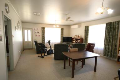House For Sale - VIC - Rochester - 3561 - SPACIOUS FAMILY HOME IN PRIME ROCHESTER LOCATION  (Image 2)
