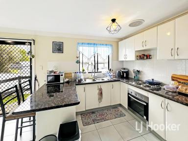 House For Sale - NSW - Inverell - 2360 - Comfortable Duplex with Views!  (Image 2)