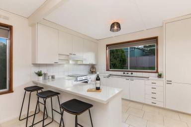 House For Sale - VIC - Flora Hill - 3550 - Stylishly Refurbished Home in Convenient Location  (Image 2)