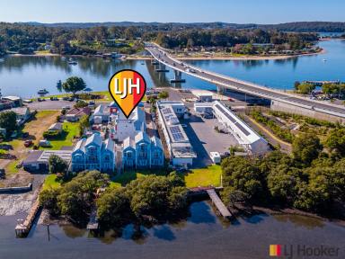 House For Sale - NSW - Batemans Bay - 2536 - Batemans Bay ....Executive Townhouse in a Prestigious Waterfront Precinct !  (Image 2)