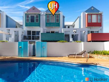 House For Sale - NSW - Batemans Bay - 2536 - Batemans Bay ....Executive Townhouse in a Prestigious Waterfront Precinct !  (Image 2)