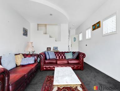 House For Sale - NSW - Batemans Bay - 2536 - Batemans Bay ....Executive Townhouse in a Prestigious Waterfront Precinct !  (Image 2)