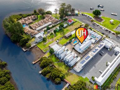 House For Sale - NSW - Batemans Bay - 2536 - Batemans Bay ....Executive Townhouse in a Prestigious Waterfront Precinct !  (Image 2)