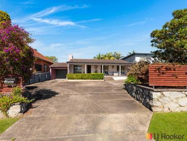 House For Sale - NSW - Surf Beach - 2536 - Boho Chic Coastal Hideaway - with Garden Sanctuary....... Just 900m to the Beach !  (Image 2)