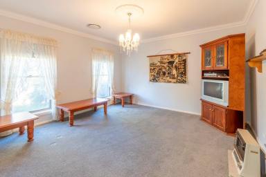 House For Sale - NSW - Temora - 2666 - Quality Build, Modern Style  (Image 2)