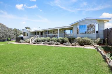 House For Sale - NSW - Mudgee - 2850 - GENEROUS LIVING & PRIME LOCATION ON 2,017SQM  (Image 2)