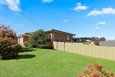 House Auction - NSW - Crookwell - 2583 - Solid, Simple and Ready to Move In  (Image 2)