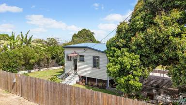 House For Sale - QLD - Mareeba - 4880 - CHARM, CENTRAL CONVENIENCE & SPACE TO GROW  (Image 2)