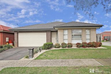 House Leased - VIC - Cranbourne East - 3977 - Stunning 5-Bedroom Family Home  (Image 2)