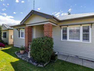 House For Sale - NSW - Bega - 2550 - BEAUTIFUL, NEAT AND READY TO SELL!  (Image 2)