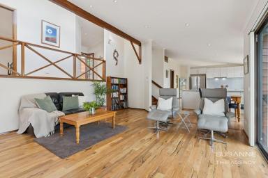 House For Sale - WA - Gooseberry Hill - 6076 - Stylish Gooseberry Hill Home with Captivating Views  (Image 2)