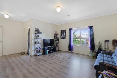 House For Sale - VIC - Drouin - 3818 - CONVIENENT LOCATION  (Image 2)