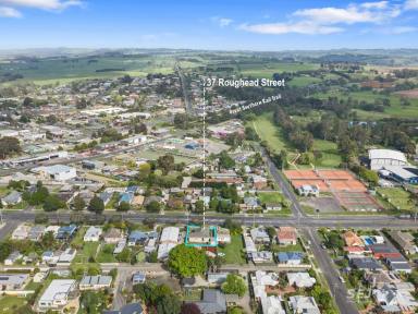 House For Sale - VIC - Leongatha - 3953 - Location & Convenience!  (Image 2)