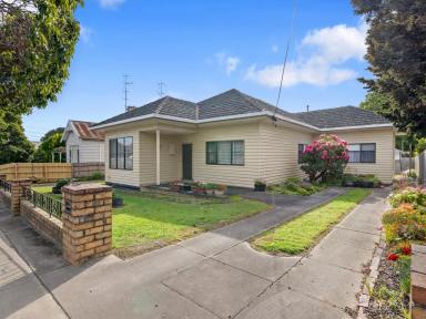 House For Sale - VIC - Leongatha - 3953 - Location & Convenience!  (Image 2)