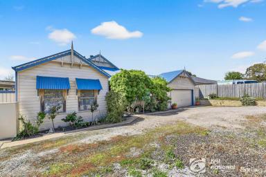 House For Sale - VIC - Cranbourne - 3977 - Private Family Haven on 1481sqm - Space, Comfort & Potential!  (Image 2)