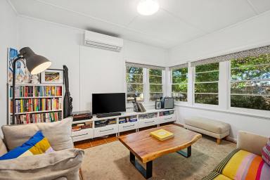 House For Sale - NSW - Mudgee - 2850 - CHARACTER & CONVENIENCE  (Image 2)