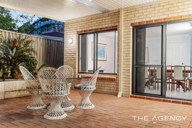 Townhouse For Sale - WA - Attadale - 6156 - Premium End Townhouse in Secure Boutique Setting  (Image 2)